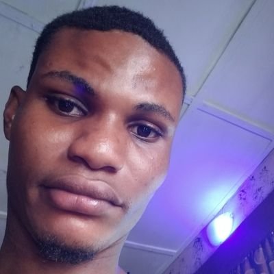 wiz fc🦅 nd breezy, lover of rnb music🎧🎧.
a graphic designer💻, and printings wrk also available.. follow 4 follow or i unfollow back.✌💯