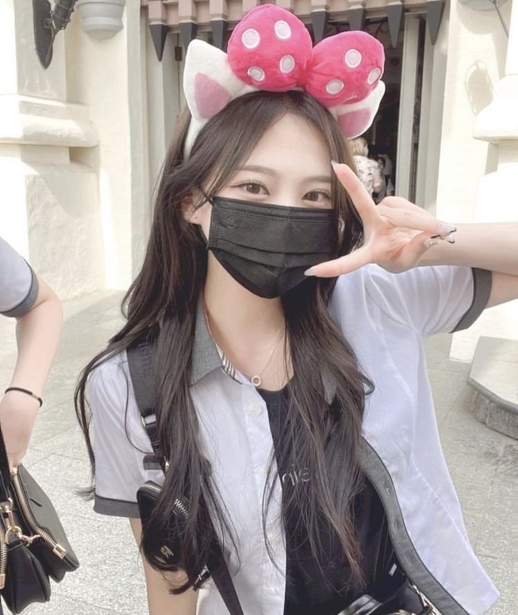 Sophicide's profile picture. 京都の大学卒業後、東京に移住