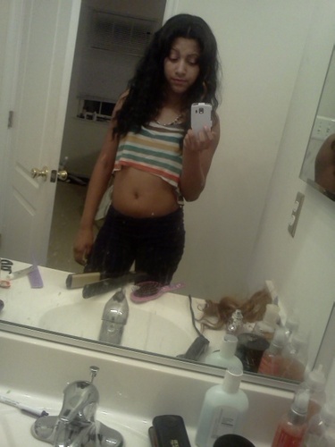 team idgaf ^_^ , #teamJacob♥ . follow my bestie @CC_baby_18 . & my main bitch @Love_Redhead_ . taruss lifeee ! ;)