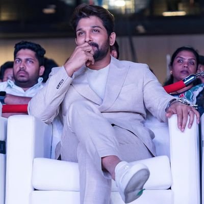 ➠ 𝕻𝖚𝖘𝖍𝖕𝖆 𝕲𝖆𝖉𝖎 𝕽𝖚𝖑𝖊 ✴️
🔥నన్ను నేను గుర్తుపట్టలేని రోజు వస్తాదేమో కానీ,,
మా బన్నీ అన్నని మర్చిపోయే రోజు ఎప్పటికీ రాదు,,,
Allu Arjun DHF Fan Ekkada