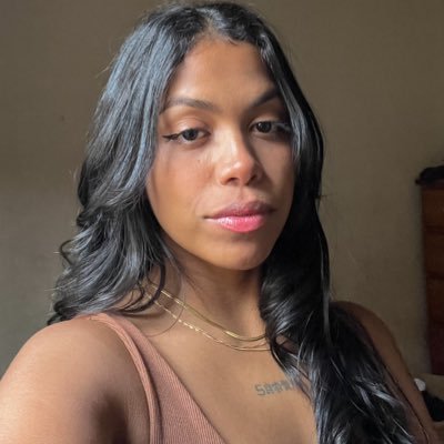 isasntoss's profile picture. 013