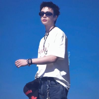 kitae_sayuri's profile picture. خود را در تو غرق میکنم، باشد تا بمیرم و برای همیشه در تو حل شوم.
شاید راه فرار من، پوچ شدن در معنای توست.