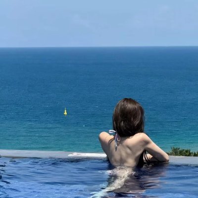 azure_tidess's profile picture. 바다처럼 깊고, 바람처럼 자유롭게. 여행과 음악, 그리고 고요한 순간을 사랑해요.