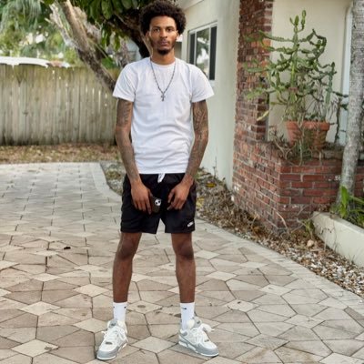 stay to yourself🚶🏽♂️.. shine by yourself🙇🏽♂️. 11/19♻️ VSU