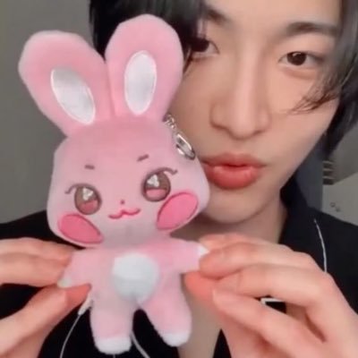 ddeongbyeo's profile picture. my love @capt_jjoongrami ꨄ (parody account)