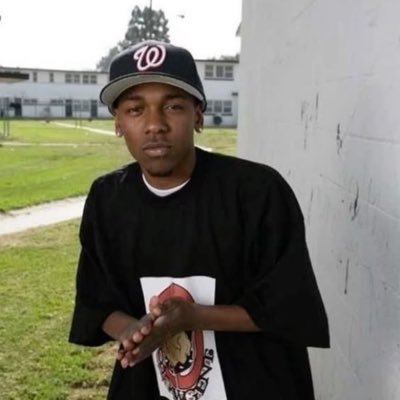 livingroomflow_'s profile picture. if yk me irl n you find ts, this aint me.