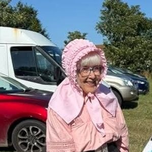 Lives in Guernsey, Lived Keele and London. Knits, bakes, gardens, loves cats. Photographer, researcher, sea swimmer, writer, sister, aunt, mum, eccentric. Old.