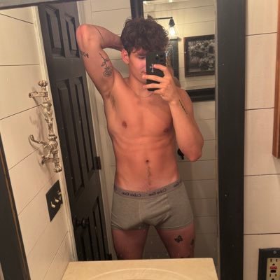 18+ NSFW | 6’5 200lb | 10.5 | Adult Film Actor | Click the link free OF ⤵️ |