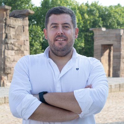 🏠 Andaluz madrileño 🎓 Doctorando en Realidad Aumentada/RV @la_upm 💻 Apasionado por la política, la innovación y la tecnología que conecta personas