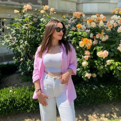 semanuroguzz_'s profile picture. Marmara Üniversitesi-PhD (C)|Tarih Öğretmeni 🌸
