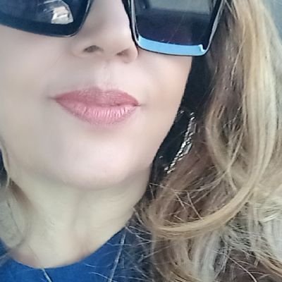 De esquerda e de mau humor seletivo. 🌹🔥”
“Espiritual, mas só até abrir o X e ver bolsominion. 🚩✨
“Medito, mas não a ponto de aturar reaça.🚀💅🏼💃🏼
