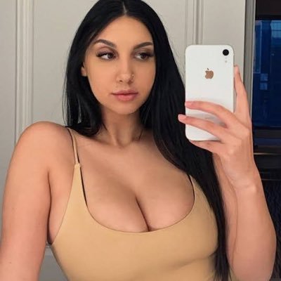 biancabee242's profile picture. single and bored asf