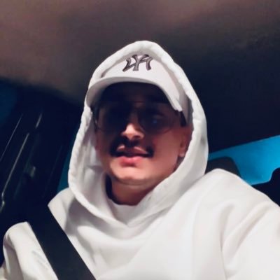 أمشي في الدهر كمن يعرف أن الزمن لا يُمتلك، وأن القوة الحقيقية في الصمود