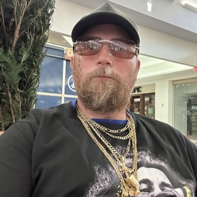 Richard2475850's profile picture. Success in life begins with you.
No one else can make it happen for you. It’s your choices, your actions, and your mindset that shape your future. If you believ