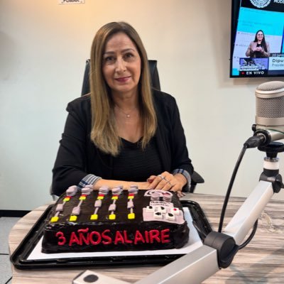 Periodista mexicana, productora de Radio, temas políticos y legislativos.