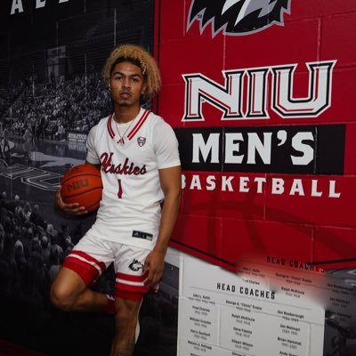 6’1 Point Guard, Northern Illinois University Point Guard❤️🐺. Student Athlete @GoHuskiesMBB