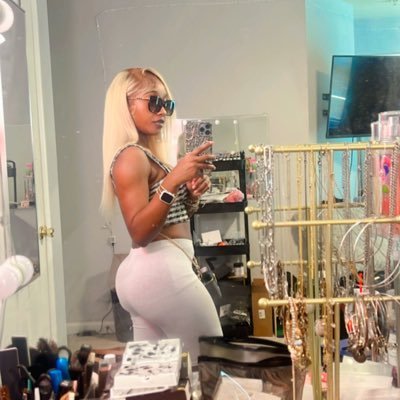 telahx's profile picture. MIA