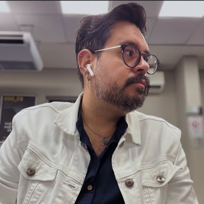Un poco de todo. Fotos encuerado o con ropa, deseando un amor bonito y otras veces alejándome de el 🤪
