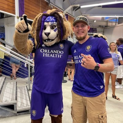 Justin327958131's profile picture. 