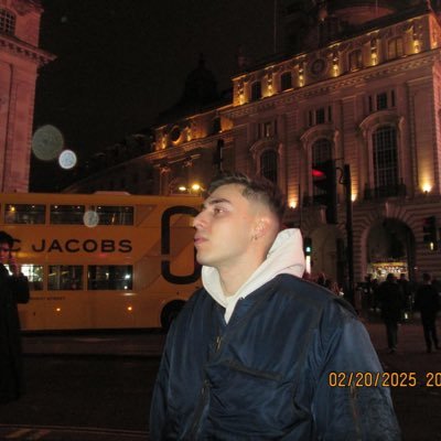 _cxrlvss's profile picture. 