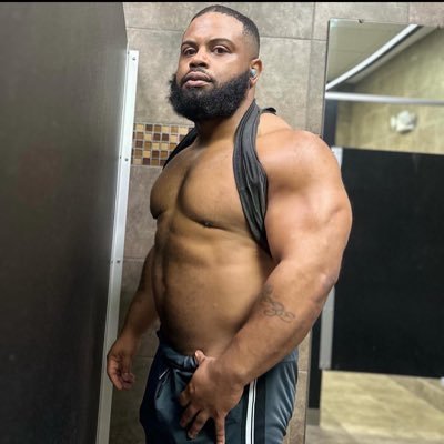 The Thickest & Juiciest Muscle Booty #Bottom 🤪🕳️ # Addicted to the Gym & the Gym Addicted to Me 💪🏽🏋🏾😈💦 🤑