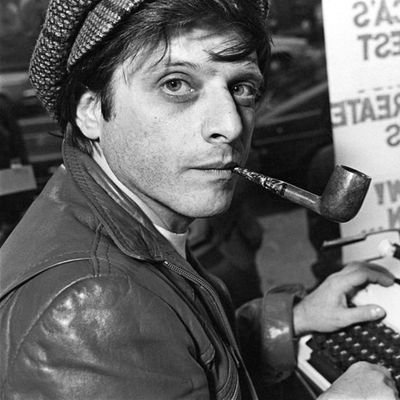 Fan acérrimo de Harlan Ellison | escritor fracasado | liberal en lo económico, retrasado en lo mental