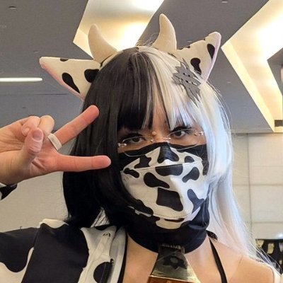 Gamer, Artist, Cosplayer who makes stuff from duct tape sometimes ✧ He/Him ✧ Under 18 not allowed ✧ Follow @deathtaxesanime for the spicy content!