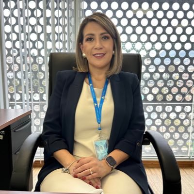 Médico Criminólogo, Administradora pública Salud Asambleísta por Azuay