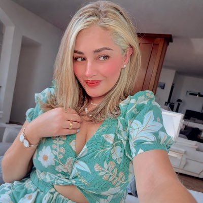 Si te molesta lo que escribo, te molestará mas lo que pienso. Nadie debería tomarse twitter tan en serio 🤷🏻♀️