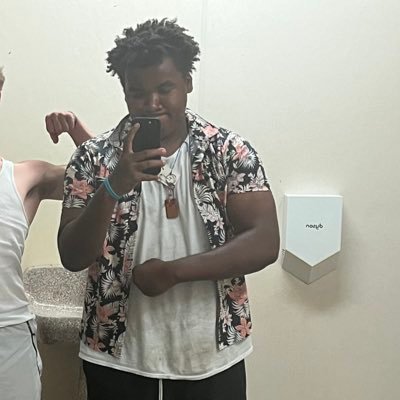 #75 | hmhs c/o 2026 | 6’5 | 290lbs |DL,OL|squat 415 | deadlift 425 | bench 210 | 3 sport varsity athlete gmail(taariqw75@gmail.com) phone(920-948-8119)