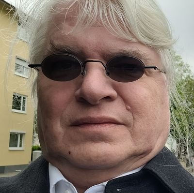 🦅🇩🇪Promovierter Jurist, Volkswirt und Rechtsanwalt mit jahrzehntelanger Tätigkeit bei Rechtsanwälten beim Bundesgerichtshof. Vorstand des KIWIFO und Autor.