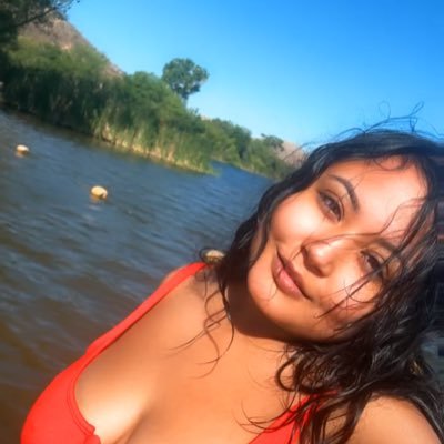 esahuracan's profile picture. 🌬in simpler terms: complex/surreal🔥