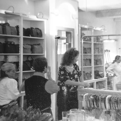 REGGIO
1956 MODENA 1958. Sci,maturita',eco&co. (lvmhgiakenzo 1976mo) ~(empori pradagiaipi 1A 1973-1999/2B 1975-2000) = A avviamento a me stessa. ODG dal 1984.