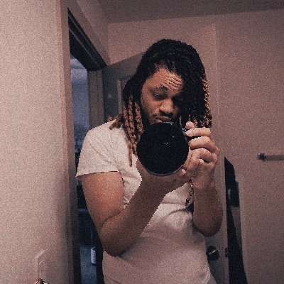 Professional dreamer and coffee addict ☕️ Loves art, photography, works on computers for a living. All photos mine 🦋