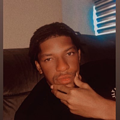 ots_rare's profile picture. Manchester is red ❤️ | Yoruba | UI Researcher | Entrepreneur | Bsc Mass Communication | Fashion Model | ONA 🧂 🇧🇿 |