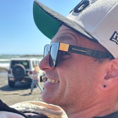 aye_ay_ron's profile picture. 