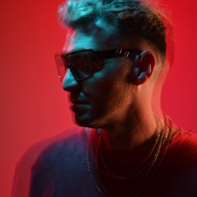 +1000 shows en 38 países diferentes, +7 años en Pacha Ibiza. He hecho música con Carlos Baute, Juan Magan, DEORRO, Bombai o Vicco entre otros…