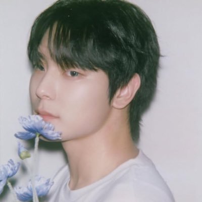 hearts4jehyun's profile picture. live laugh love 5sos, 1d, omega x, evnne, monsta x, nu’est, onlyoneof and ini 💙
