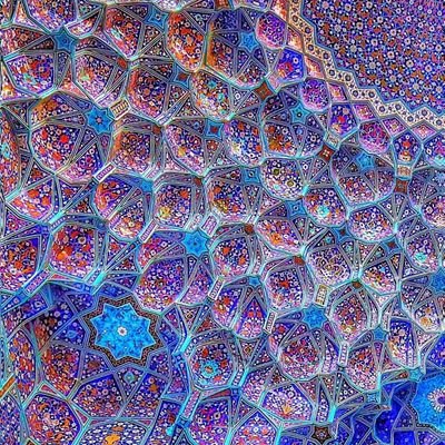 پیش.ازآنکه.درباره من قضاوت کنی باید مسیری که من گذشته ام عبور کنی! با غصه ام.تردیدم.ترسم وخندهایم. زندگی کنی هرگاه بجای من زندگی کردی!آنگاه میتوانی.قضاوت کنی