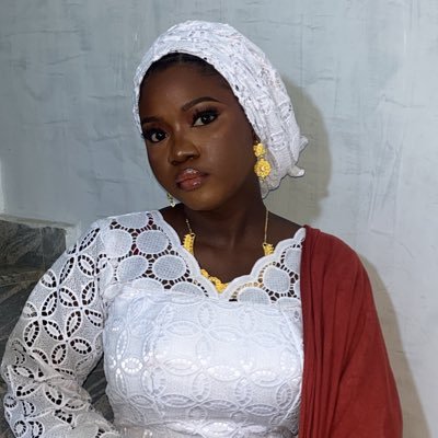 female|| Financial analyst|| ACA|| an hairstylist|| a makeup artist||Manchester United FC|| BURNABOY😌
