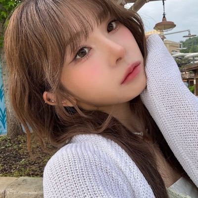 Sim racer and drifter. Aspire to be a IRL racing driver. Plz Redbull sponsor me 🥺 🙏
Also likes kpop