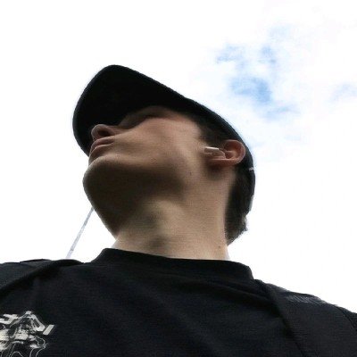 hugoqdesh's profile picture. 17, building https://t.co/vCxrUfGoCo