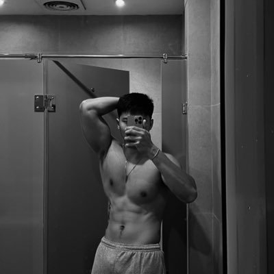 Kinda the type of boy who’s already in bed by 10 p.m. | @aamediketu