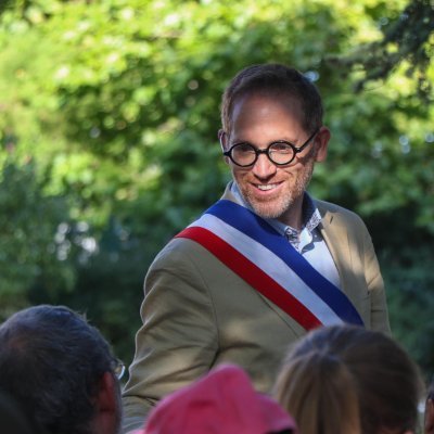 ▪️maire @ville_carrieres▪️VP #Mobilités @CUGPSEO▪️VP @ASSVILLES @ElusContreSida▪️Président @FvcsSages ▪️Trésorier @AMIF_asso▪️Référent Bien-être animal @l_amf
