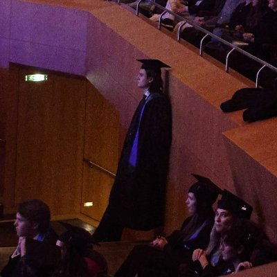 leonthomandl's profile picture. Currently dissociating