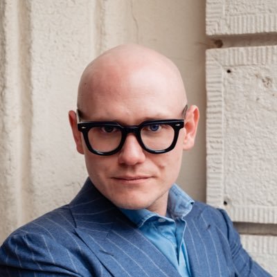Ślązak. Senator z Katowic. Ekonomista, przedsiębiorca, ex-poseł. Wiceszef KP Lewica. Wiceszef Komisji Spraw Zagranicznych, Współprzewodniczący Lewicy w śląskim.