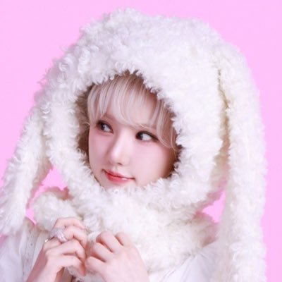 @GFRDofficial @JYPETWICE @aespa_official @VIVIZ_official ..💭💜🩵🤍