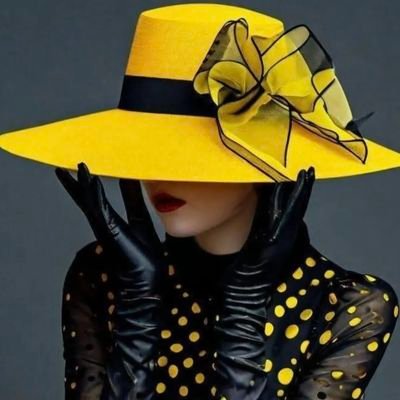 Amo chi è capace di guardare oltre...
sarà perché è là che io vivo Ciao cuore mio...💛