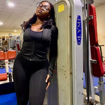 Social média, comptabilité, lifestyle, fitness, création de contenus 🫶🏾 @mlle__ray on social networks (insta,tik tok,youtube)