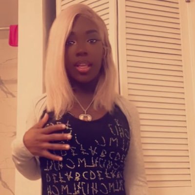 #R.I.P6pac #R.I.Pkoolaid BwB Princess 👸🏾 305 til I drop 💪🏾 add me on instagram;(Mz.tini_babe) https://t.co/9Ks16pDHoK
